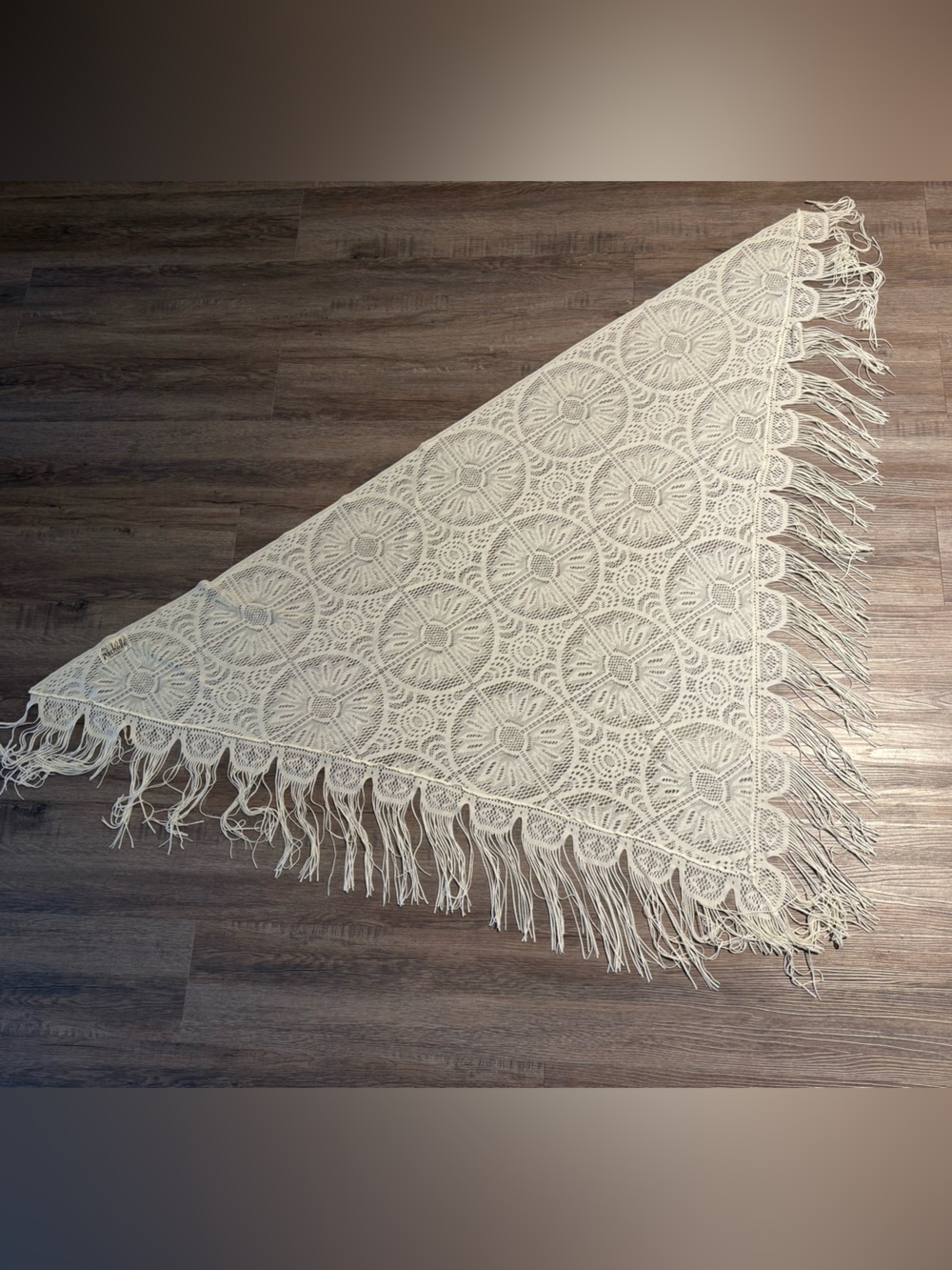 Rochelle California Vintage Crochet Daisy Floral Shawl